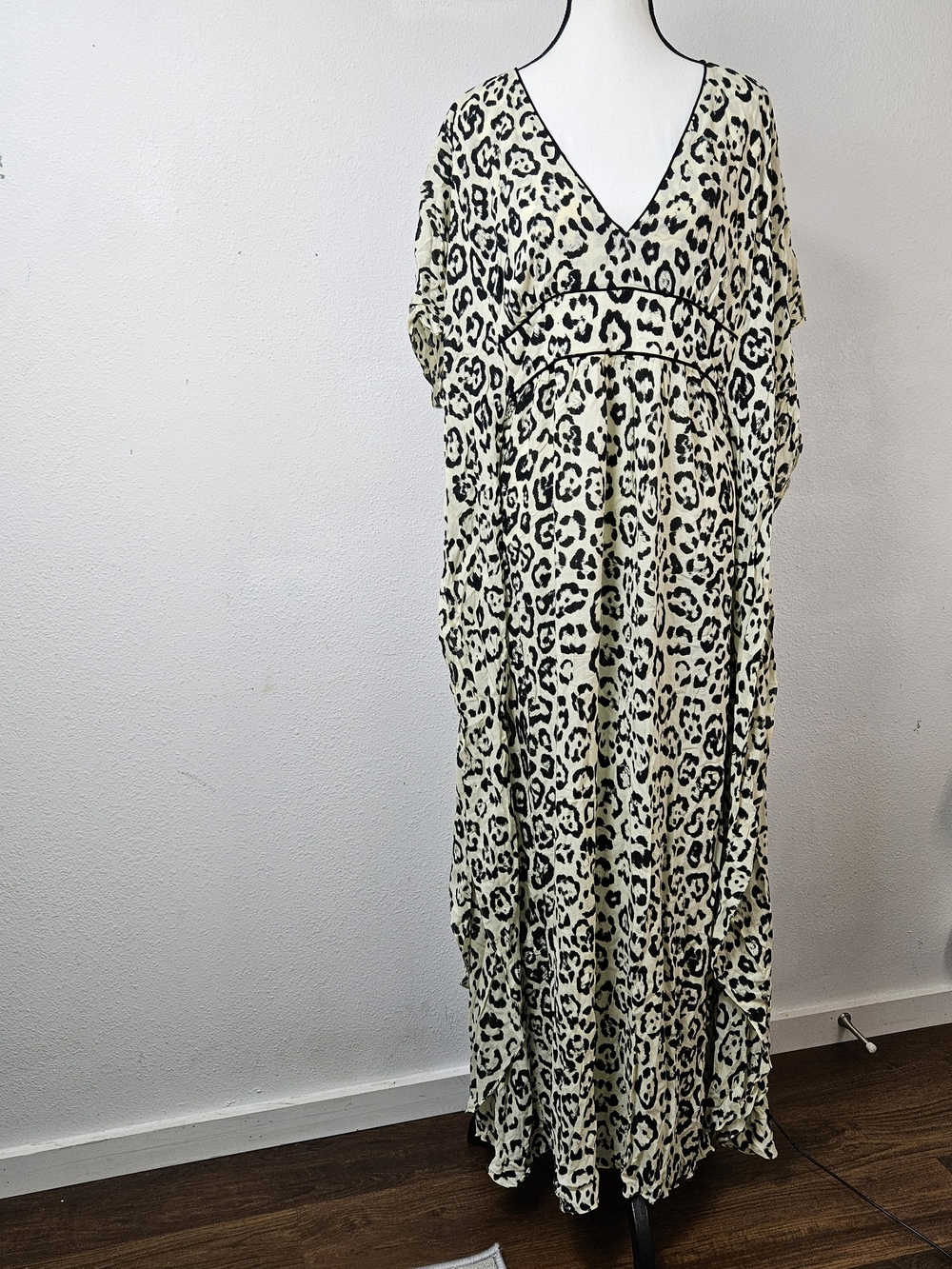 VIX By Paula Hermany Leopard Print V-Neck Maxi Swim Cover-up Cream and Black M